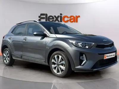 Usado Kia Stonic 79 CV (58 kW) 2025 Gris SUV