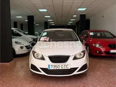 Usado Seat Ibiza Reference 80 CV (58 kW) 2010 Blanco Berlina