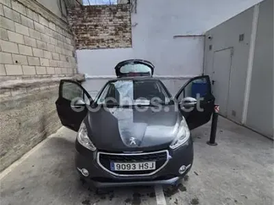 Usado Peugeot 208 82 CV (60 kW) 2013 Gris / plata Utilitario