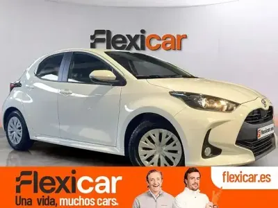 Usado Toyota Yaris Comfort 72 CV (52 kW) 2023 Blanco Utilitario