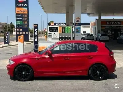 Usado BMW 120 163 CV (119 kW) 2006 Rojo Utilitario