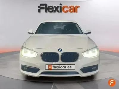 Begagnad BMW 118 136 HK (100 kW) 2019 Vit Halvkombi