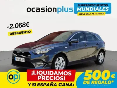 Usado Kia Ceed 136 CV (100 kW) 2023 Gris / plata Utilitario