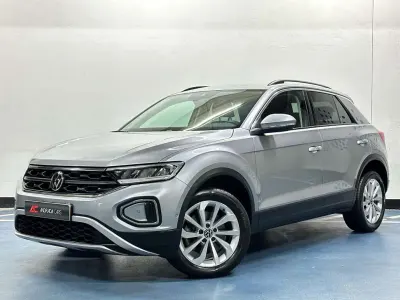Usado VW T-Roc Life 150 CV (110 kW) 2023 Plateado SUV