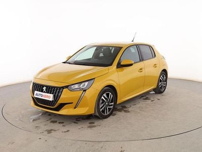 Usado Peugeot 208 Allure 101 CV (74 kW) 2020 Amarillo Utilitario