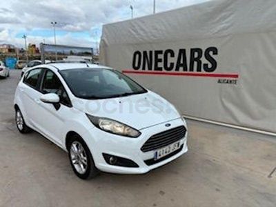 Usado Ford Fiesta Trend 75 CV (55 kW) 2015 Blanco Berlina
