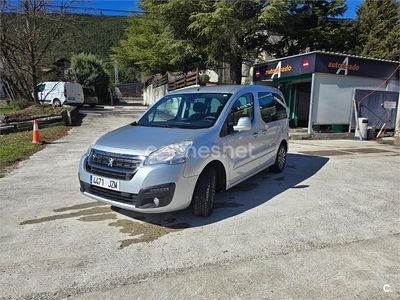 Usado Peugeot Partner Tepee Active 100 CV (73 kW) 2016 Blanco Monovolumen