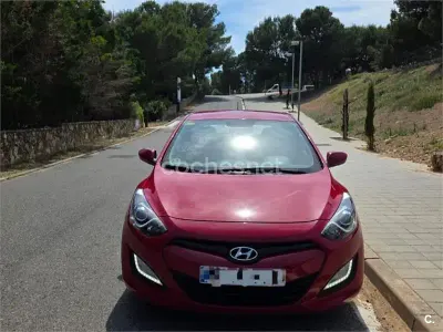 Usado Hyundai i30 Base 90 CV (66 kW) 2012 Rojo Berlina