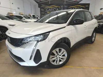 Usado Peugeot 3008 Active 130 CV (95 kW) 2022 Blanco SUV