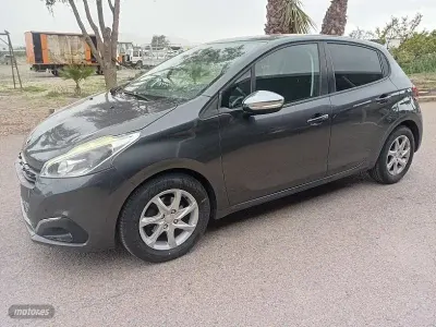 Usado Peugeot 208 75 CV (55 kW) 2016 Gris Utilitario