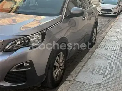 Usado Peugeot 3008 Active 130 CV (95 kW) 2020 Gris / plata SUV