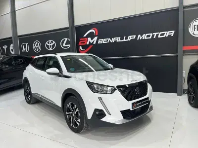 Usado Peugeot 2008 Active 110 CV (80 kW) 2021 Blanco SUV
