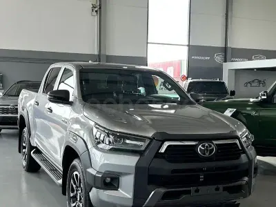 Nuevo Toyota HiLux Sport 220 CV (161 kW) 2025 Gris / plata Pickup/Camioneta
