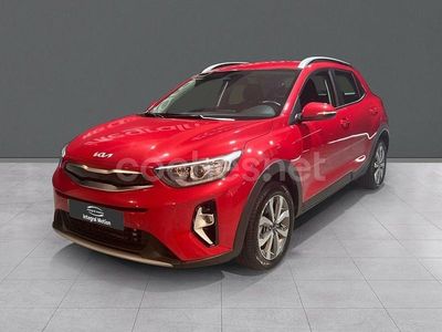 Rojo Usado 2024 Kia Stonic SUV | 20.500 € (Un poco caro)