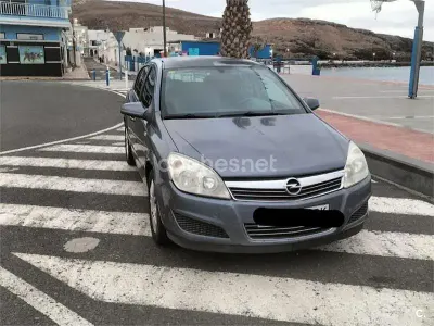Używany Opel Astra Enjoy 105 KM (77 kW) 2007 Szary Sedan/Limuzyna