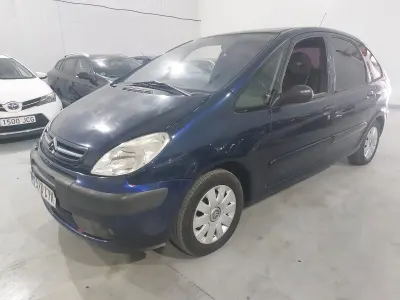 Usado Citroën Xsara Picasso Exclusive 110 CV (80 kW) 2004 Azul Monovolumen