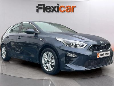 Usado Kia Ceed 140 CV (102 kW) 2020 Azul Utilitario