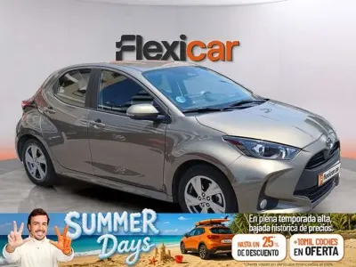 Usado Toyota Yaris Active 116 CV (85 kW) 2025 Marrón Utilitario