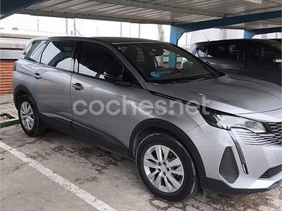 Usado Peugeot 5008 Active 136 CV (100 kW) 2024 Gris / plata SUV