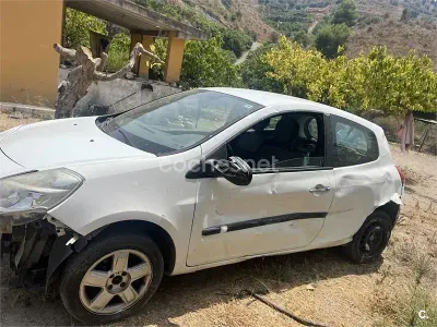 Usado Renault Clio II Authentique 75 CV (55 kW) 2009 Blanco Berlina