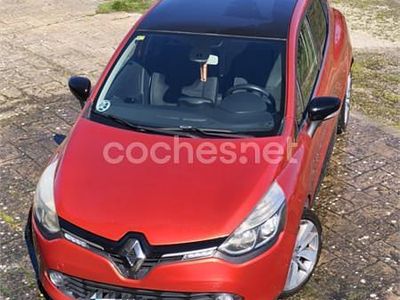 Usado Renault Clio IV 90 CV (66 kW) 2014 Rojo Berlina