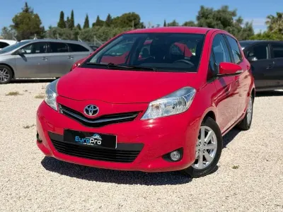 Usado Toyota Yaris Active 90 CV (66 kW) 2012 Rojo Berlina