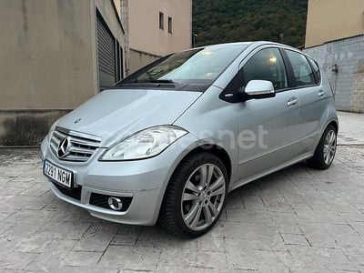 Usado Mercedes A180 Avantgarde 109 CV (80 kW) 2010 Gris / plata Monovolumen