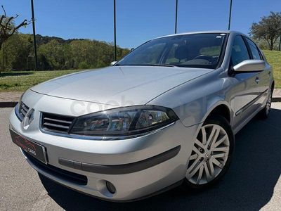 Usado Renault Laguna III Dynamique 130 CV (95 kW) 2007 Gris / plata Berlina
