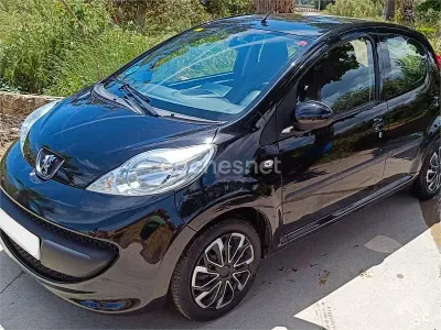 Usado Peugeot 107 68 CV (50 kW) 2007 Negro Utilitario
