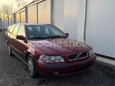 Usado Volvo V40 115 CV (84 kW) 2002 Granate Familiar