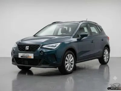 Usado Seat Arona Style 110 CV (80 kW) 2023 Gris SUV