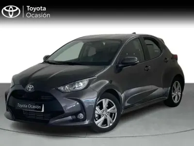 Nuevo Toyota Yaris Hybrid Active 116 CV (85 kW) 2025 Gris Utilitario