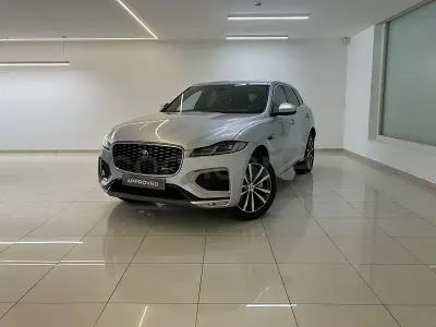Usado Jaguar F-Pace R-Dynamic 404 CV (297 kW) 2022 Gris / plata SUV