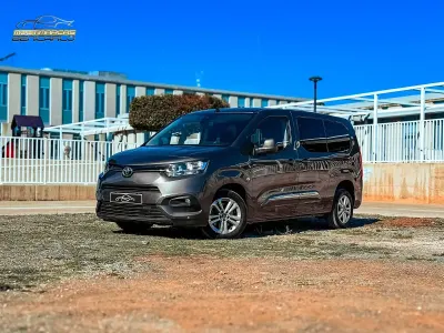 Usado Toyota Proace 100 CV (73 kW) 2020 Gris Monovolumen