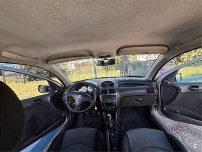 Usado Peugeot 206 70 CV (51 kW) 2005 Gris / plata Berlina