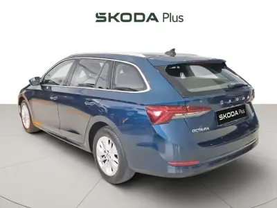 Usado Skoda Octavia Ambition 110 CV (80 kW) 2022 Azul Familiar