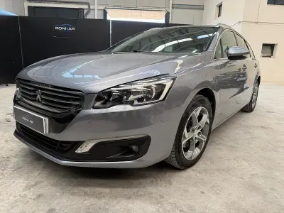 Usado Peugeot 508 SW Active 150 CV (110 kW) 2018 Gris / plata Familiar
