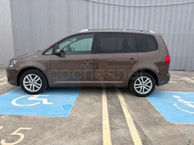 Usado VW Touran Edition 105 CV (77 kW) 2013 Marrón Monovolumen