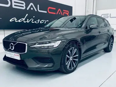 Usado Volvo V60 Core 197 CV (144 kW) 2022 Gris / plata Familiar