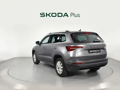 Usado Skoda Karoq Ambition 150 CV (110 kW) 2022 Gris SUV