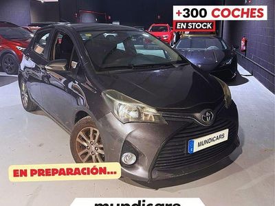 Usado Toyota Yaris City 69 CV (50 kW) 2015 Gris Utilitario