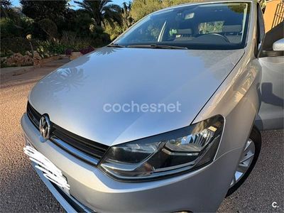 Usado VW Polo Advance 90 CV (66 kW) 2014 Gris / plata Berlina