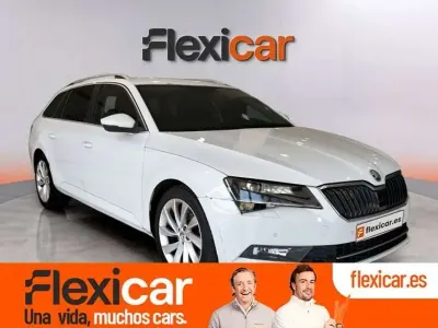 Usado Skoda Superb Style 150 CV (110 kW) 2016 Blanco Familiar