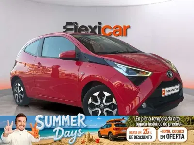 Usado Toyota Aygo X-play 72 CV (52 kW) 2019 Rojo Utilitario