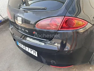 Usado Seat Leon Stylance 105 CV (77 kW) 2007 Negro Utilitario