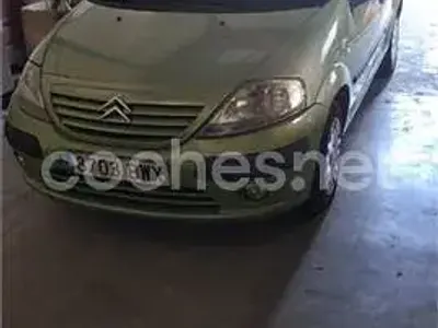 Usado Citroën C3 75 CV (55 kW) 2002 Verde Utilitario