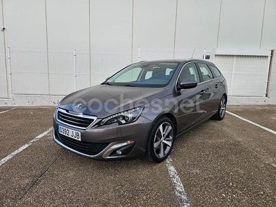Usado Peugeot 308 SW Allure 120 CV (88 kW) 2015 Marrón Familiar