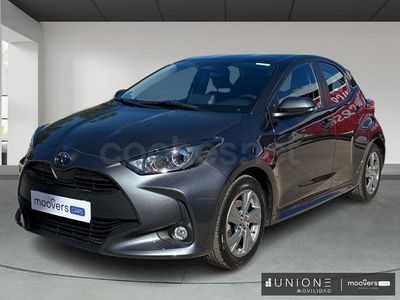 Usado Toyota Yaris Hybrid Active 116 CV (85 kW) 2024 Gris / plata Berlina