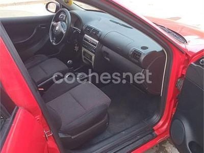 Usado Seat Leon Sport 110 CV (80 kW) 2005 Granate Berlina