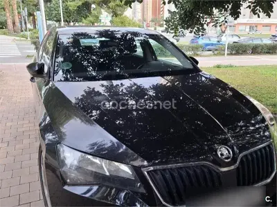 Usado Skoda Superb Active 150 CV (110 kW) 2018 Negro Berlina